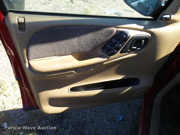 image for item L2717 1999 Dodge Durango SUV