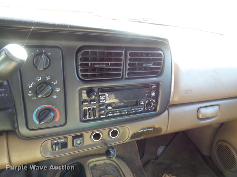 image for item L2717 1999 Dodge Durango SUV