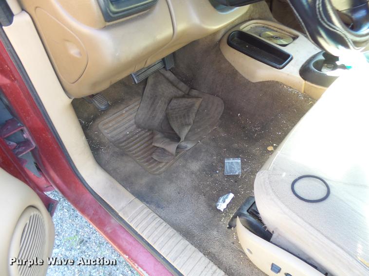 image for item L2717 1999 Dodge Durango SUV