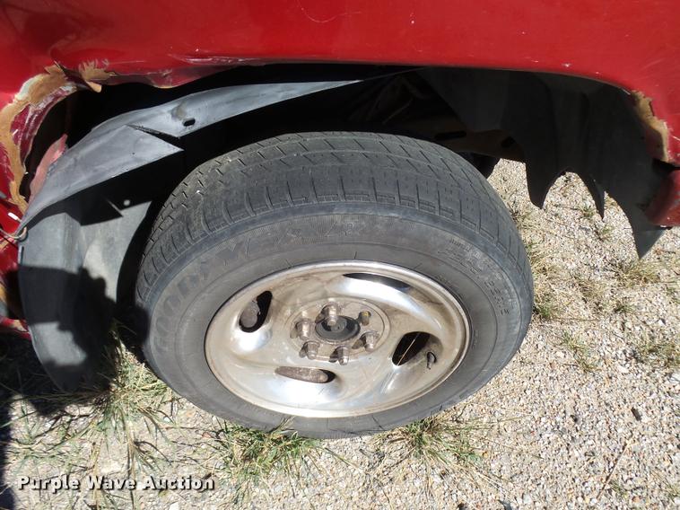 image for item L2717 1999 Dodge Durango SUV