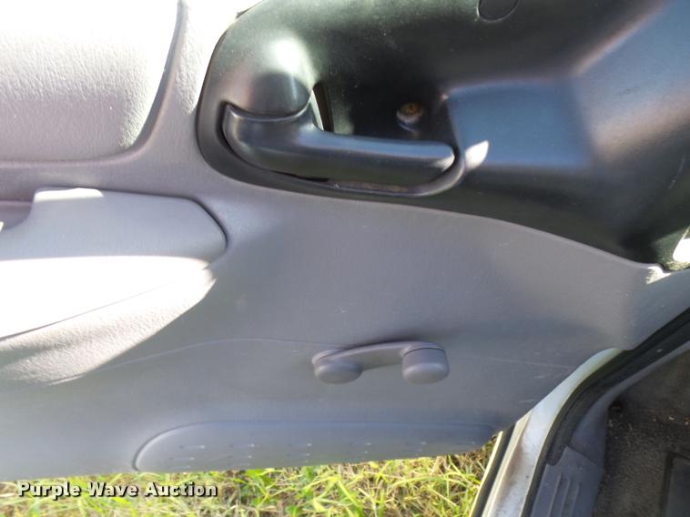 image for item L2718 1999 Dodge Caravan van