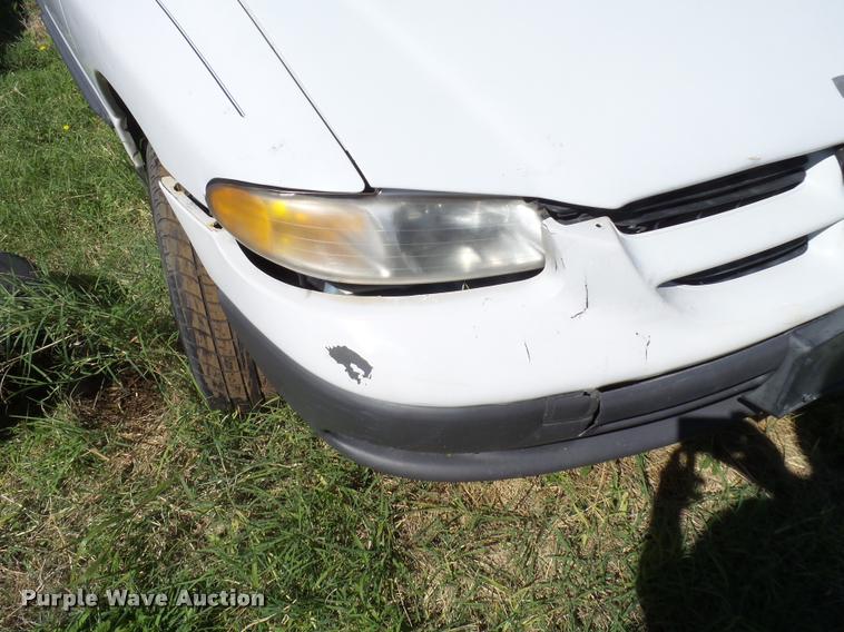 image for item L2718 1999 Dodge Caravan van