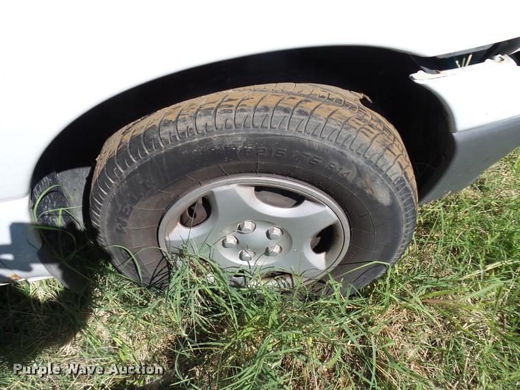 image for item L2718 1999 Dodge Caravan van