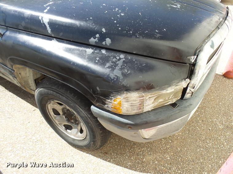image for item L2723 1996 Dodge Ram 1500 pickup truck