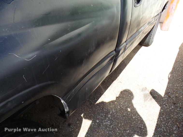 image for item L2723 1996 Dodge Ram 1500 pickup truck