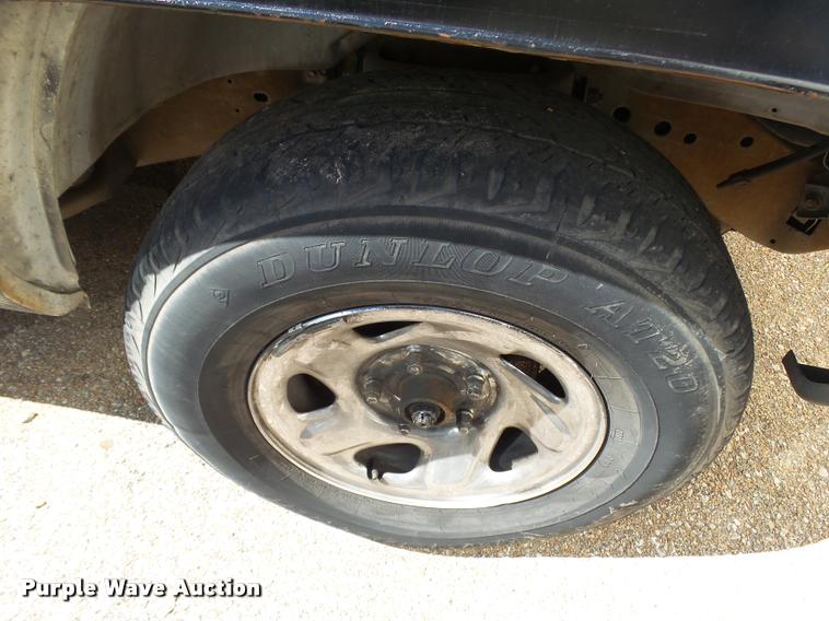 image for item L2723 1996 Dodge Ram 1500 pickup truck