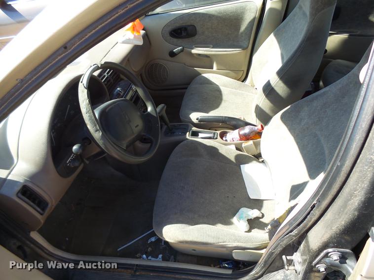 image for item L2730 1996 Saturn SL SL1