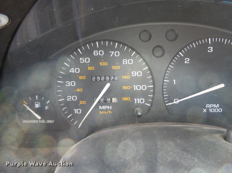 image for item L2730 1996 Saturn SL SL1