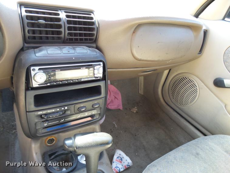 image for item L2730 1996 Saturn SL SL1