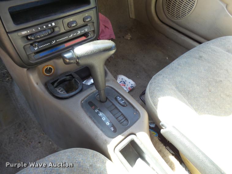 image for item L2730 1996 Saturn SL SL1