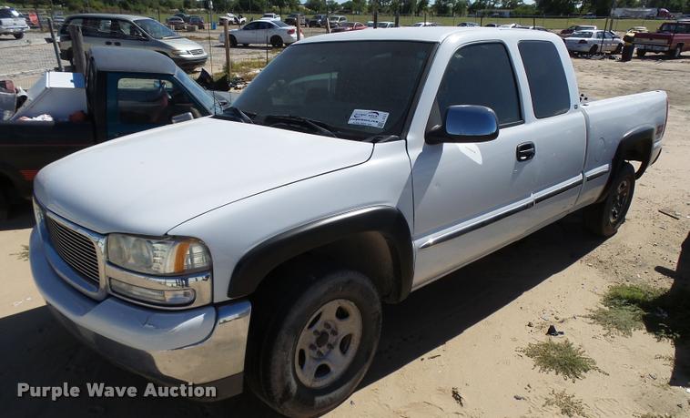 image for item L2731 1999 GMC Sierra 1500 Ext. Cab pickup truck