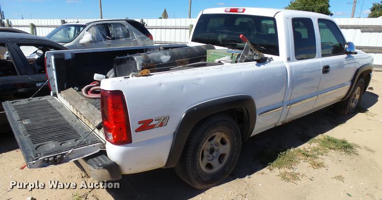 image for item L2731 1999 GMC Sierra 1500 Ext. Cab pickup truck