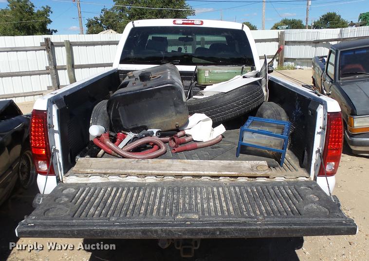 image for item L2731 1999 GMC Sierra 1500 Ext. Cab pickup truck