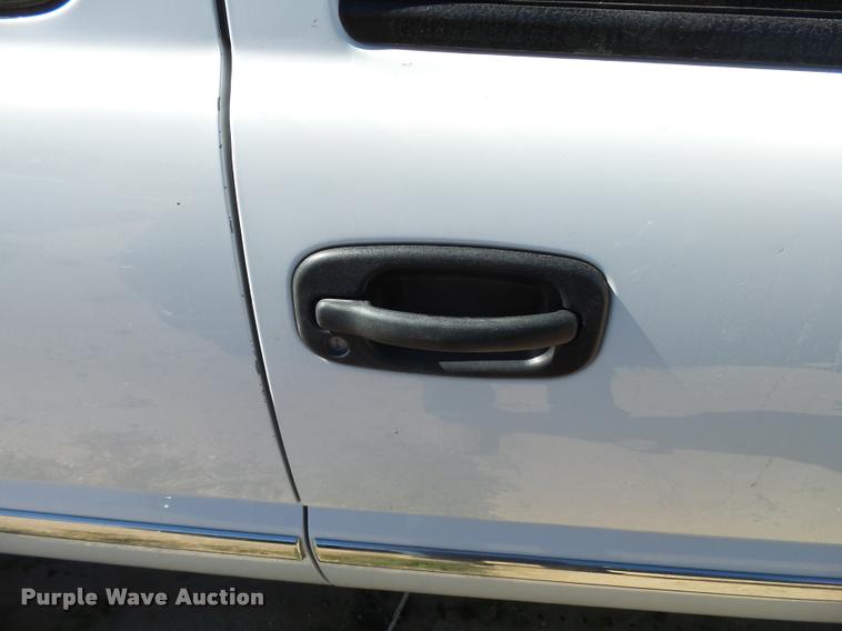 image for item L2731 1999 GMC Sierra 1500 Ext. Cab pickup truck