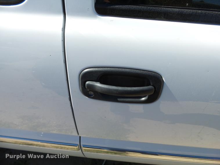 image for item L2731 1999 GMC Sierra 1500 Ext. Cab pickup truck