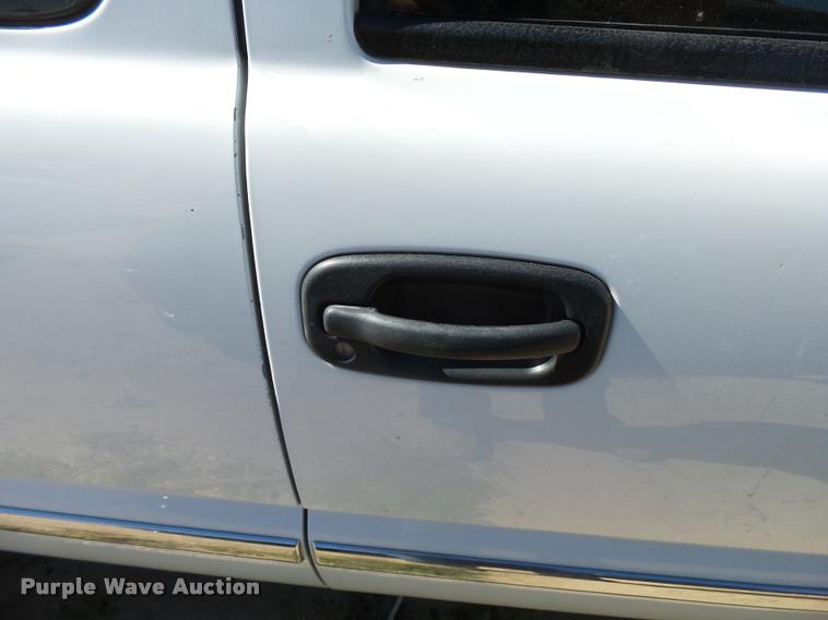 image for item L2731 1999 GMC Sierra 1500 Ext. Cab pickup truck