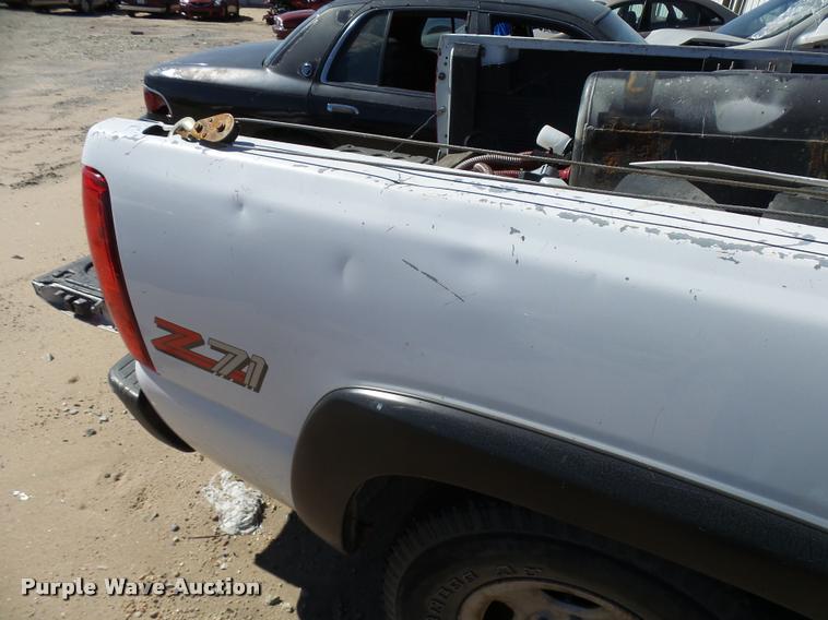 image for item L2731 1999 GMC Sierra 1500 Ext. Cab pickup truck