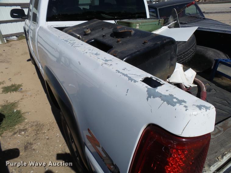 image for item L2731 1999 GMC Sierra 1500 Ext. Cab pickup truck