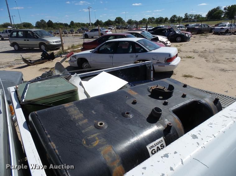 image for item L2731 1999 GMC Sierra 1500 Ext. Cab pickup truck