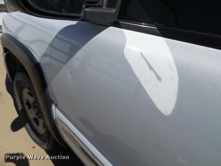 image for item L2731 1999 GMC Sierra 1500 Ext. Cab pickup truck