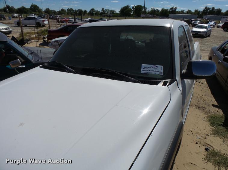 image for item L2731 1999 GMC Sierra 1500 Ext. Cab pickup truck