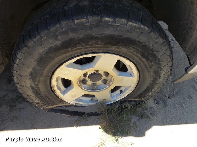 image for item L2731 1999 GMC Sierra 1500 Ext. Cab pickup truck