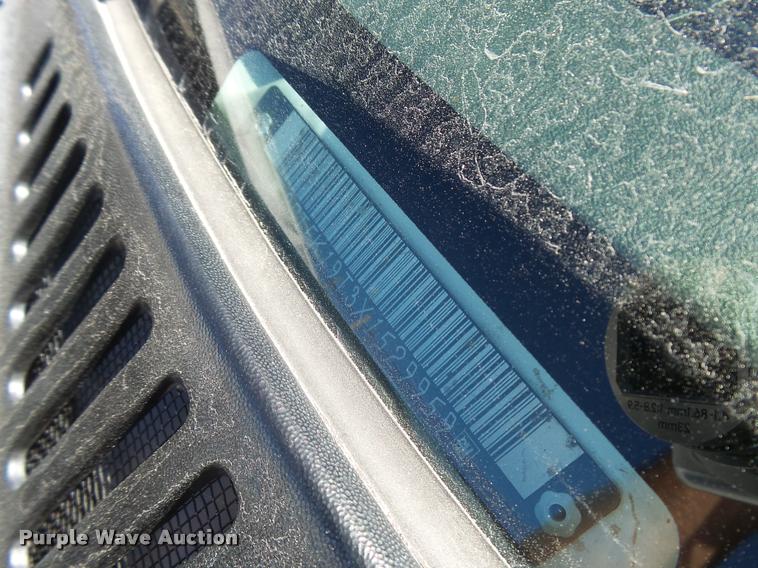 image for item L2731 1999 GMC Sierra 1500 Ext. Cab pickup truck