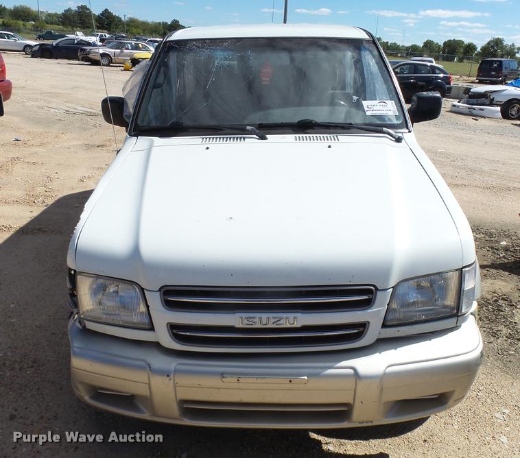 image for item L2733 2000 Isuzu Trooper SUV