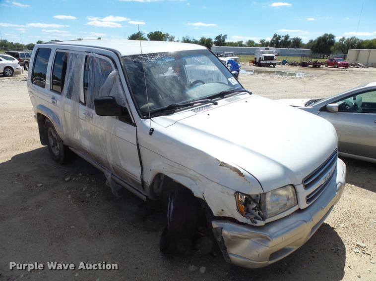 image for item L2733 2000 Isuzu Trooper SUV