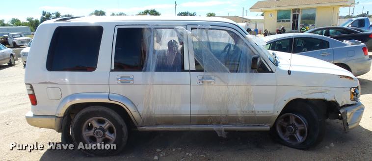 image for item L2733 2000 Isuzu Trooper SUV