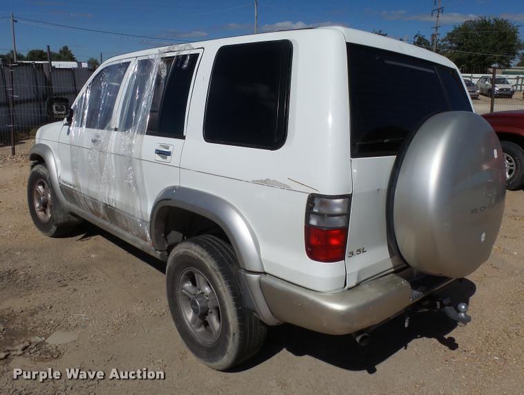 image for item L2733 2000 Isuzu Trooper SUV