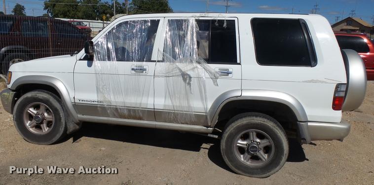 image for item L2733 2000 Isuzu Trooper SUV