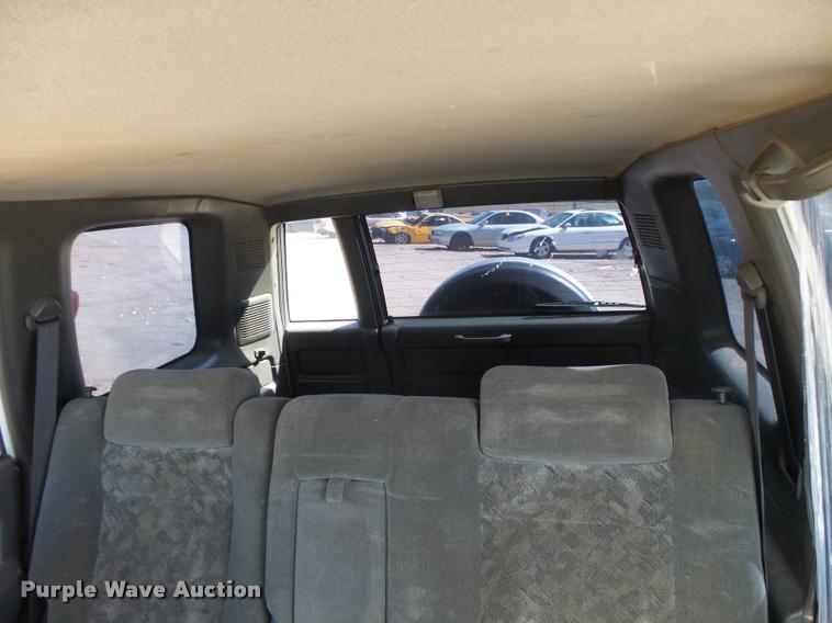 image for item L2733 2000 Isuzu Trooper SUV