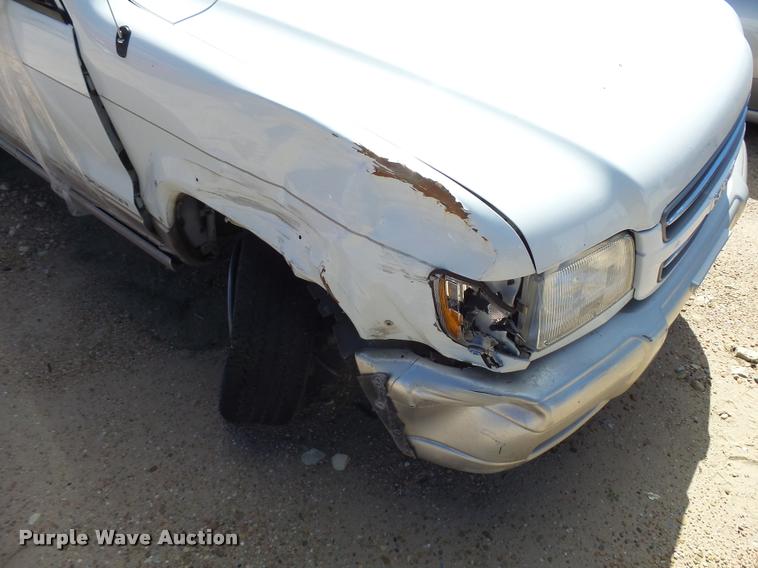 image for item L2733 2000 Isuzu Trooper SUV