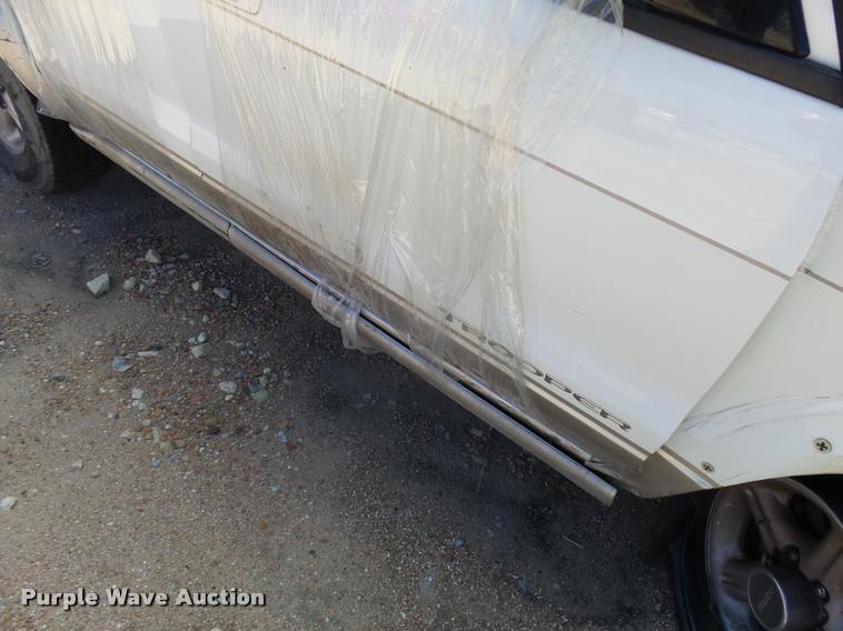 image for item L2733 2000 Isuzu Trooper SUV