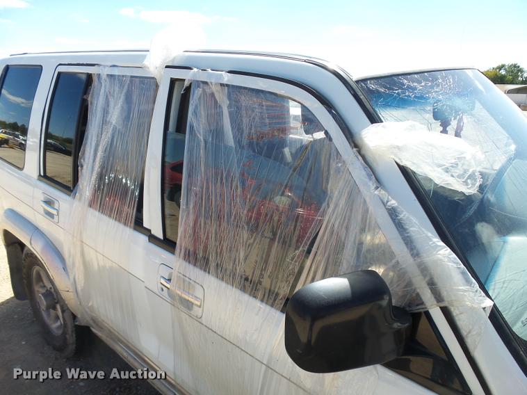 image for item L2733 2000 Isuzu Trooper SUV