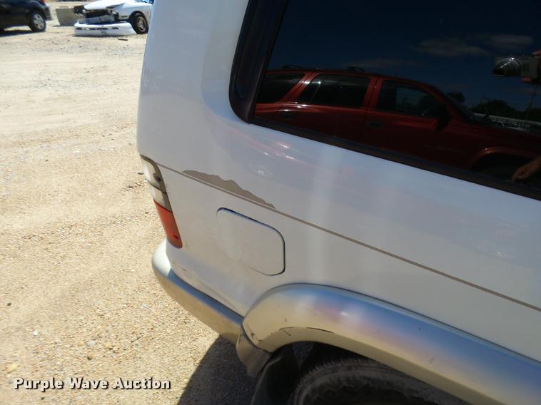 image for item L2733 2000 Isuzu Trooper SUV