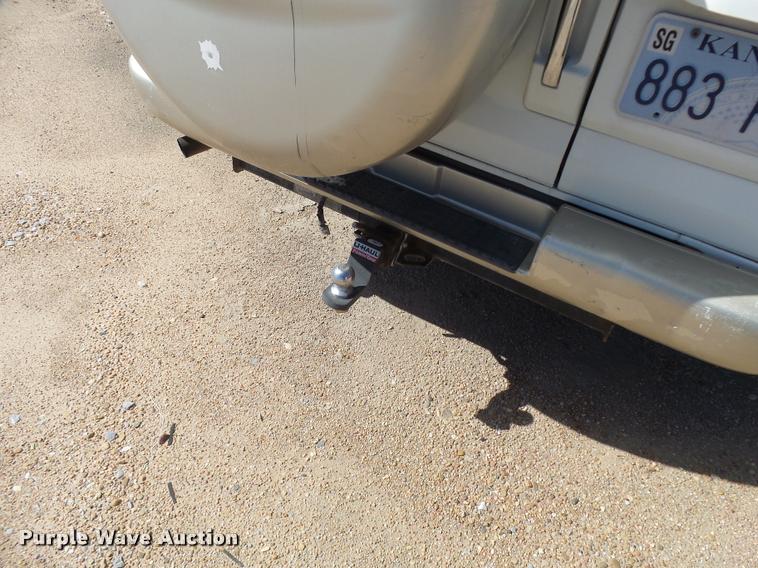 image for item L2733 2000 Isuzu Trooper SUV