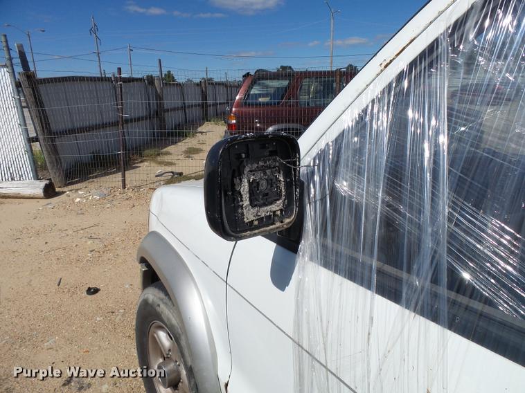 image for item L2733 2000 Isuzu Trooper SUV