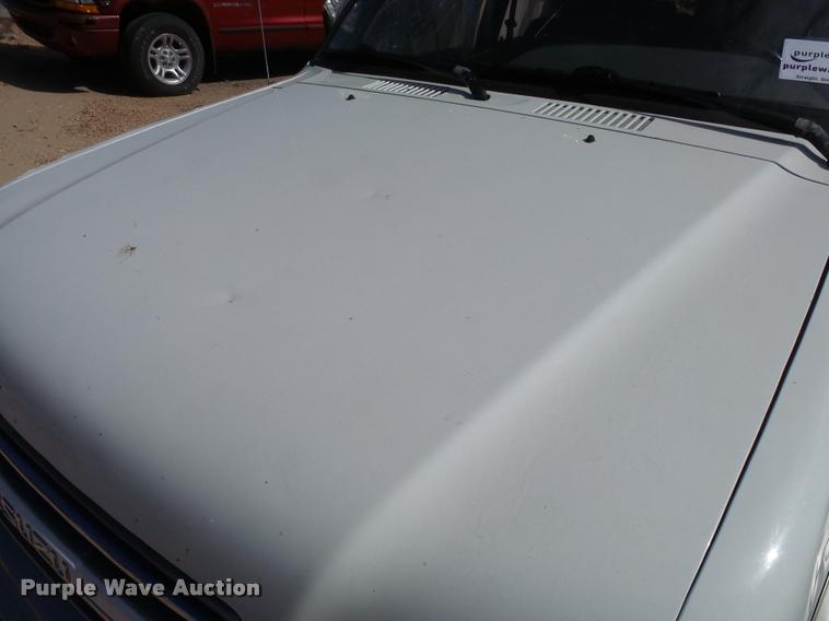 image for item L2733 2000 Isuzu Trooper SUV