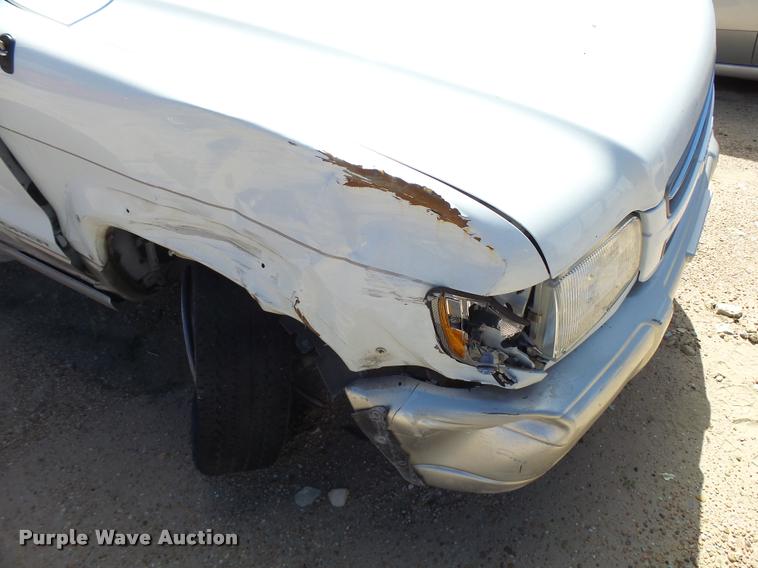 image for item L2733 2000 Isuzu Trooper SUV