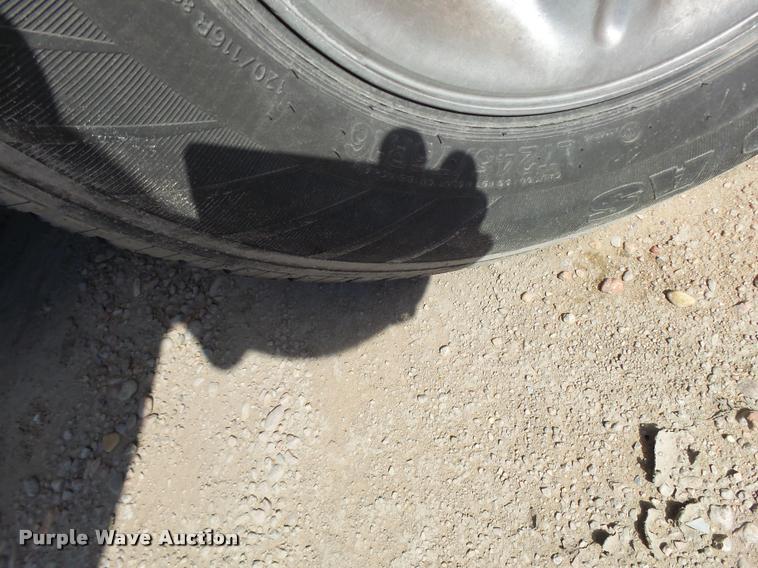 image for item L2733 2000 Isuzu Trooper SUV