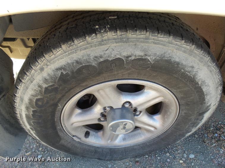 image for item L2733 2000 Isuzu Trooper SUV