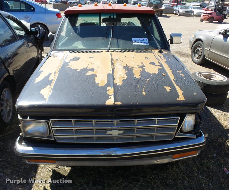 image for item L2734 1985 Chevrolet S10 pickup truck