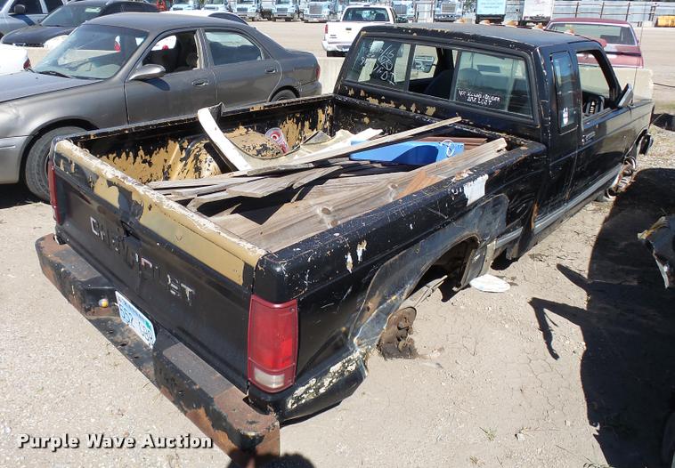 image for item L2734 1985 Chevrolet S10 pickup truck