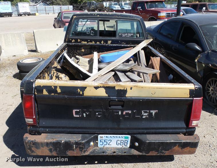 image for item L2734 1985 Chevrolet S10 pickup truck