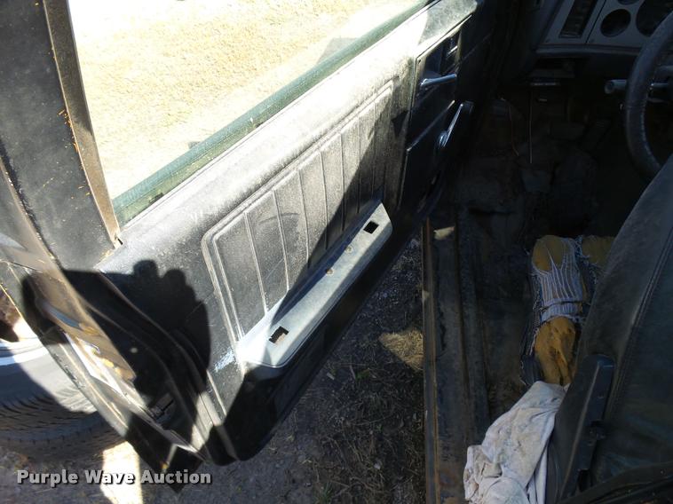 image for item L2734 1985 Chevrolet S10 pickup truck