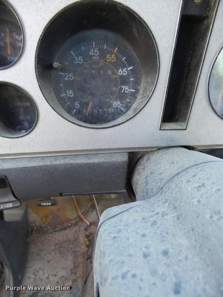 image for item L2734 1985 Chevrolet S10 pickup truck