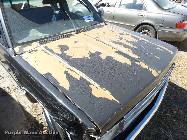 image for item L2734 1985 Chevrolet S10 pickup truck