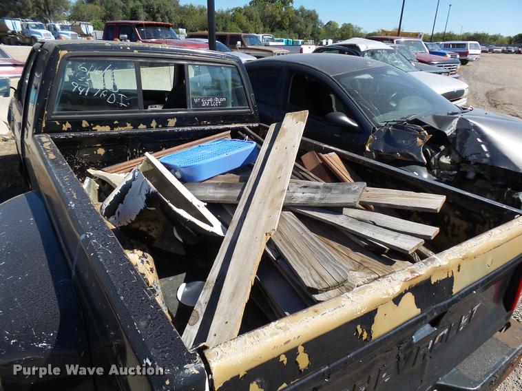 image for item L2734 1985 Chevrolet S10 pickup truck